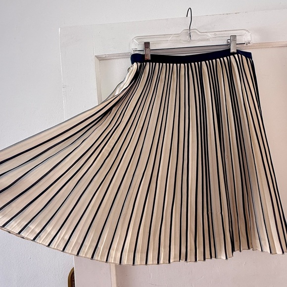 J. Crew Dresses & Skirts - J Crew pleated two tone skirt